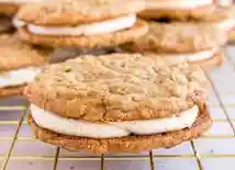 Oatmeal cream pies with white filling